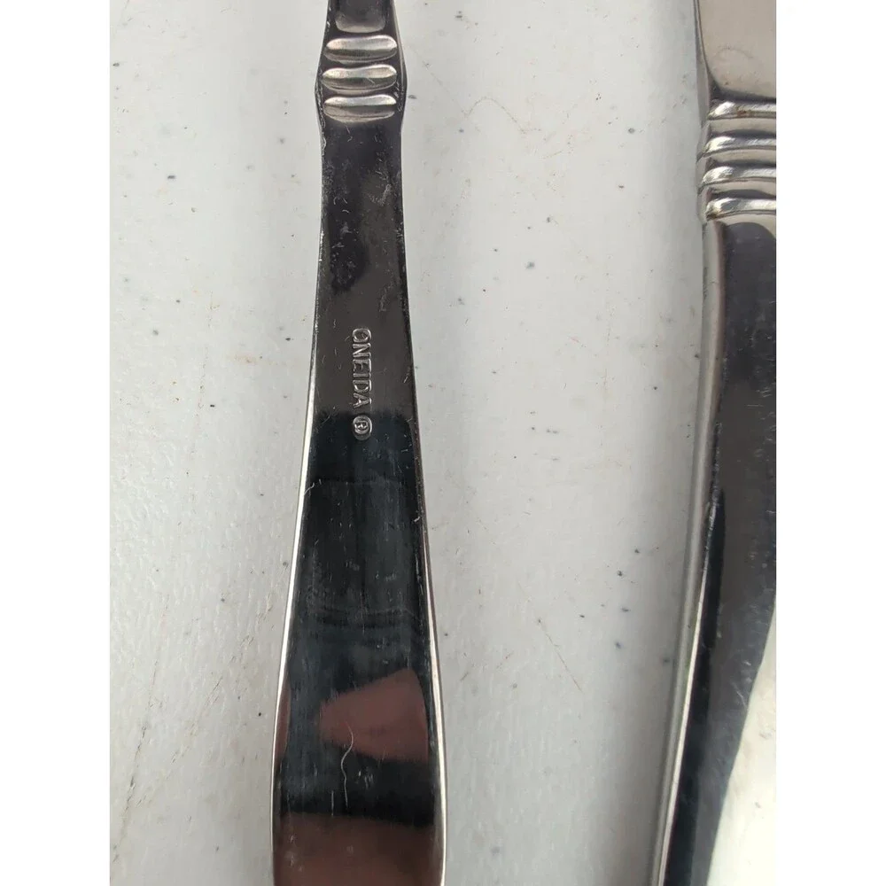 Oneida Banbury Stainless Flatware Lot Of 5 Butter Knives  3 Band